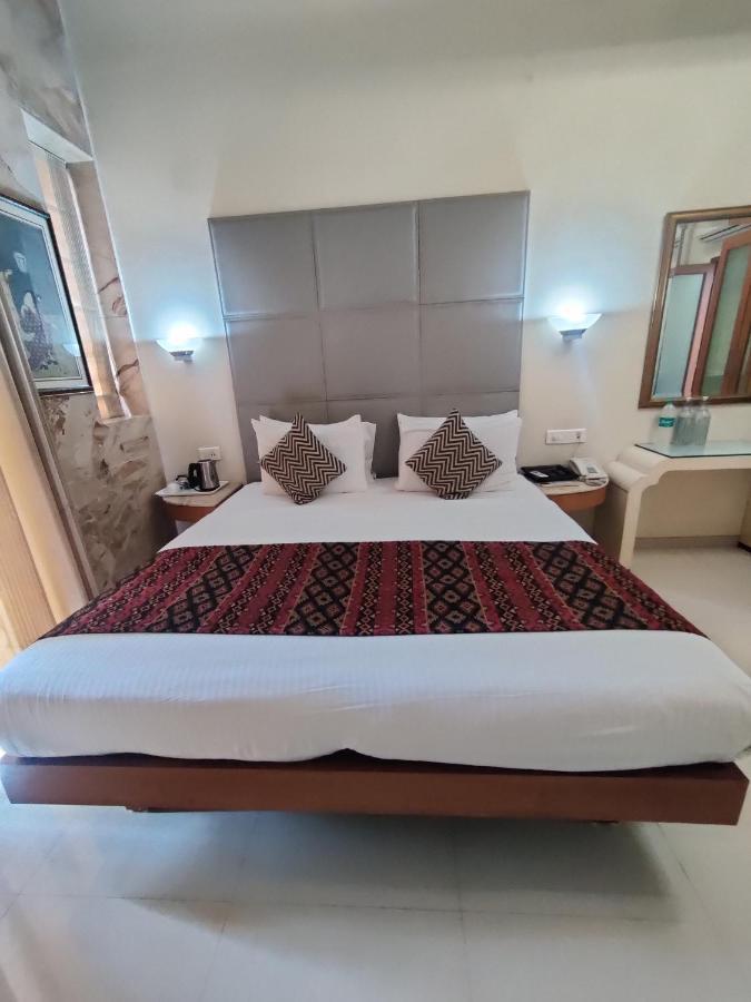 Capital Hotel Mumbai Ngoại thất bức ảnh