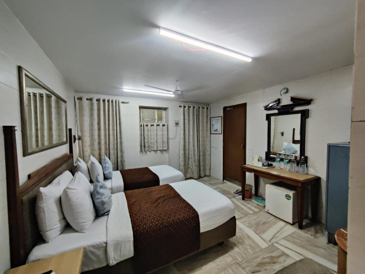 Capital Hotel Mumbai Ngoại thất bức ảnh